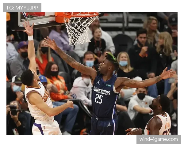 布克精彩变向过人引爆全场,助球队逆转取胜